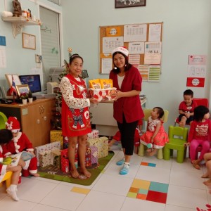 Baxter Brenton Joined The Little Genius Intl Childcare on X Mas 2019 With NZ Goodies To Children